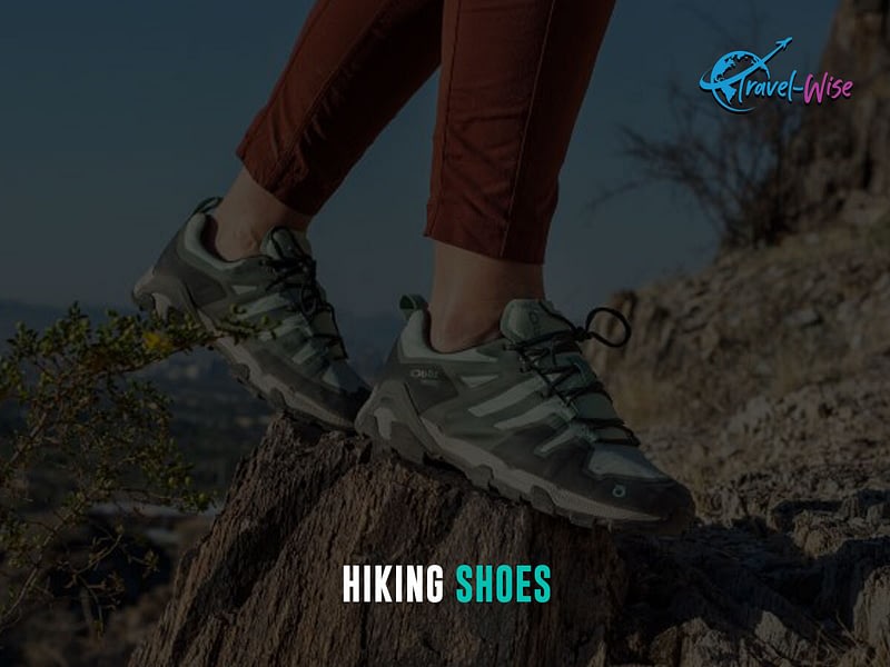 hiking shoes are shown in the pictures