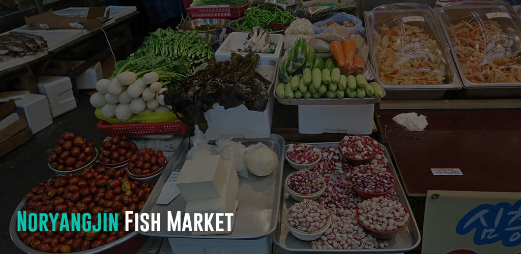 a market selling veggies, beans, tofu, and other food.